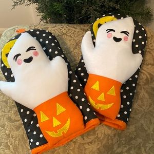 Kitchen Friends Halloween Oven Mitts